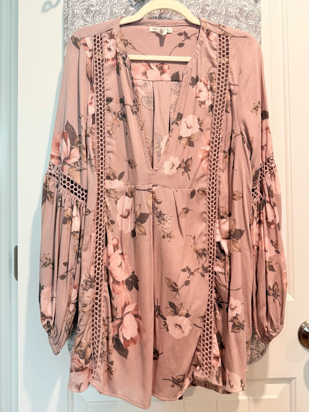 NWOT Festi Inset Gauze Tunic- “Expression Floral Beige” Size 10
